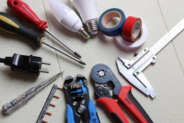 Insight On The Top Things To Check Prior To Hiring An Electrician