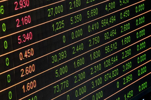 Benefits of Investing in the Stock Market in a Tough Economy – A Basic Guide