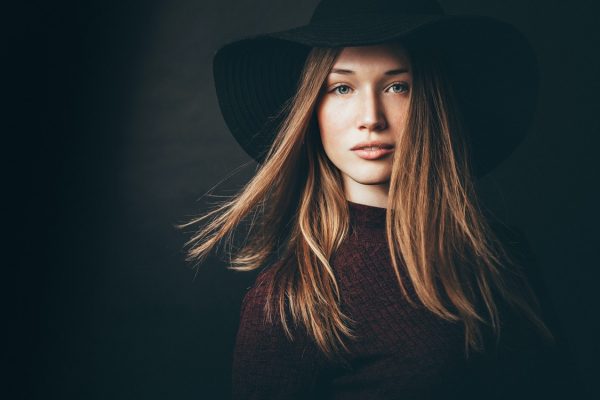 Purchasing a High Quality and Easy-to-Use Flat Iron for Your Hair – Tips to Keep in Mind